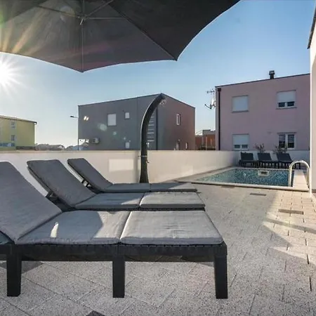 Luxury With A Swimming Pool - 23776 Villa
