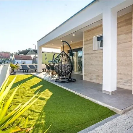 Luxury With A Swimming Pool - 23776 Villa *